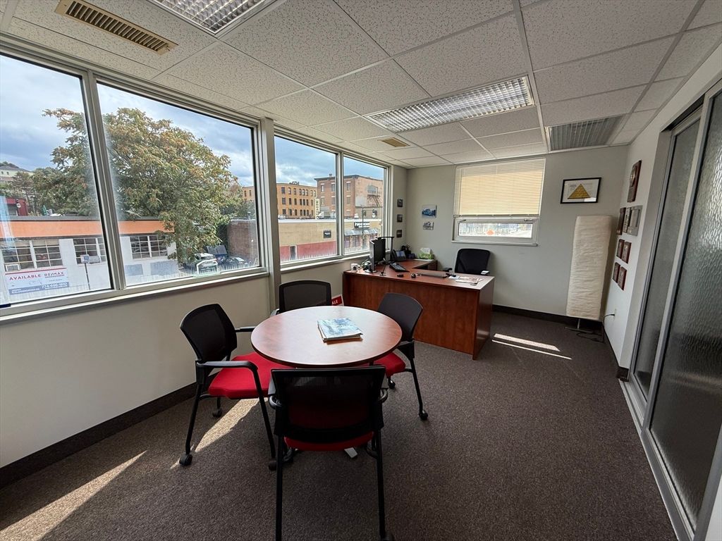 Home Office, Interior