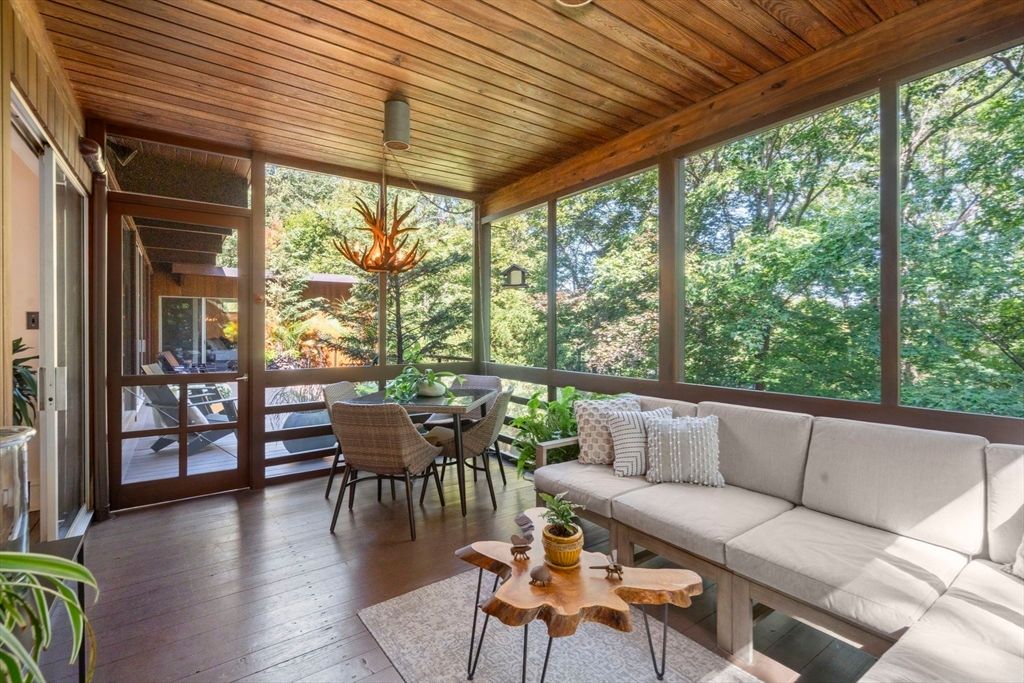 Dining room, Interior, Living room, Sun Room, Wooden Ceilings, Wood Texture Flooring