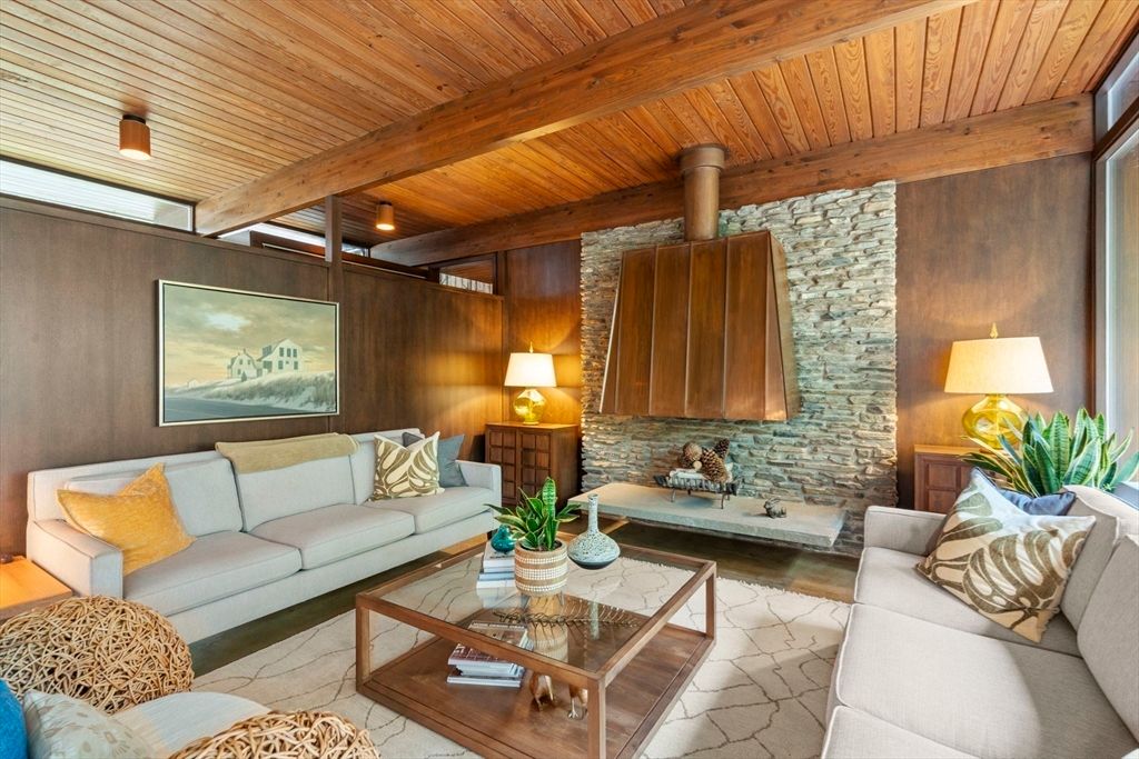 Interior, Living room, Stone Walls, Wooden Beams, Wooden Ceilings