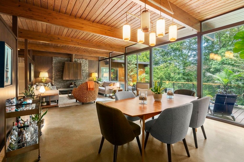 Dining room, Interior, Living room, Pendant Lights, Wooden Beams, Wooden Ceilings