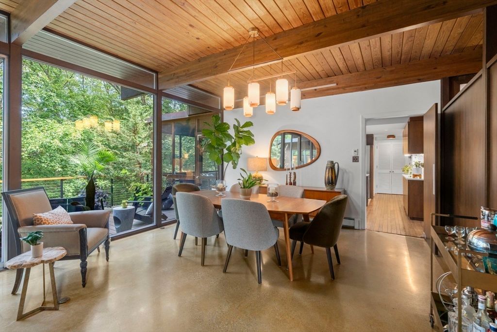 Dining room, Interior, Pendant Lights, Wooden Beams, Wooden Ceilings