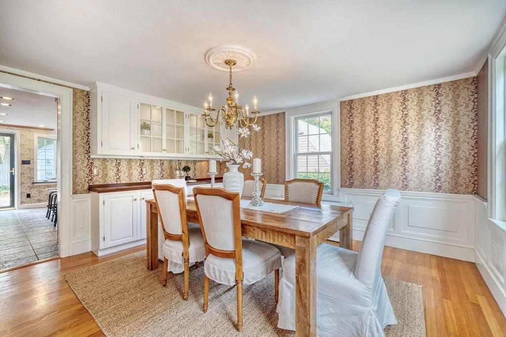 Chandelier, Dining room, Interior, Recessed Lighting, Wood Texture Flooring