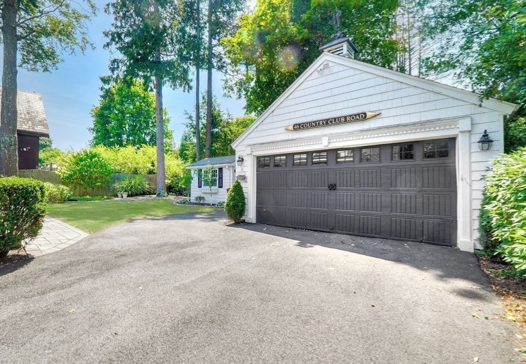 Detached Garage, Exterior