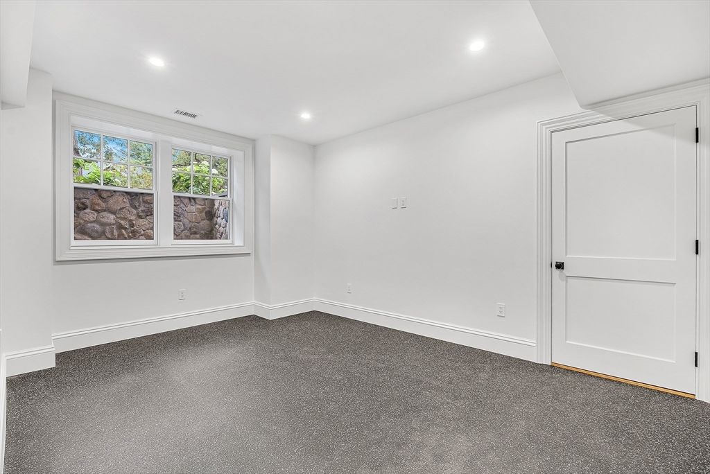 Empty room, Interior, Recessed Lighting