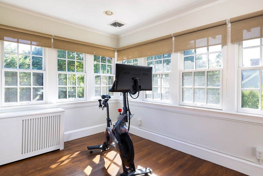 Fitness Equipment, Interior, Recessed Lighting, Wood Texture Flooring