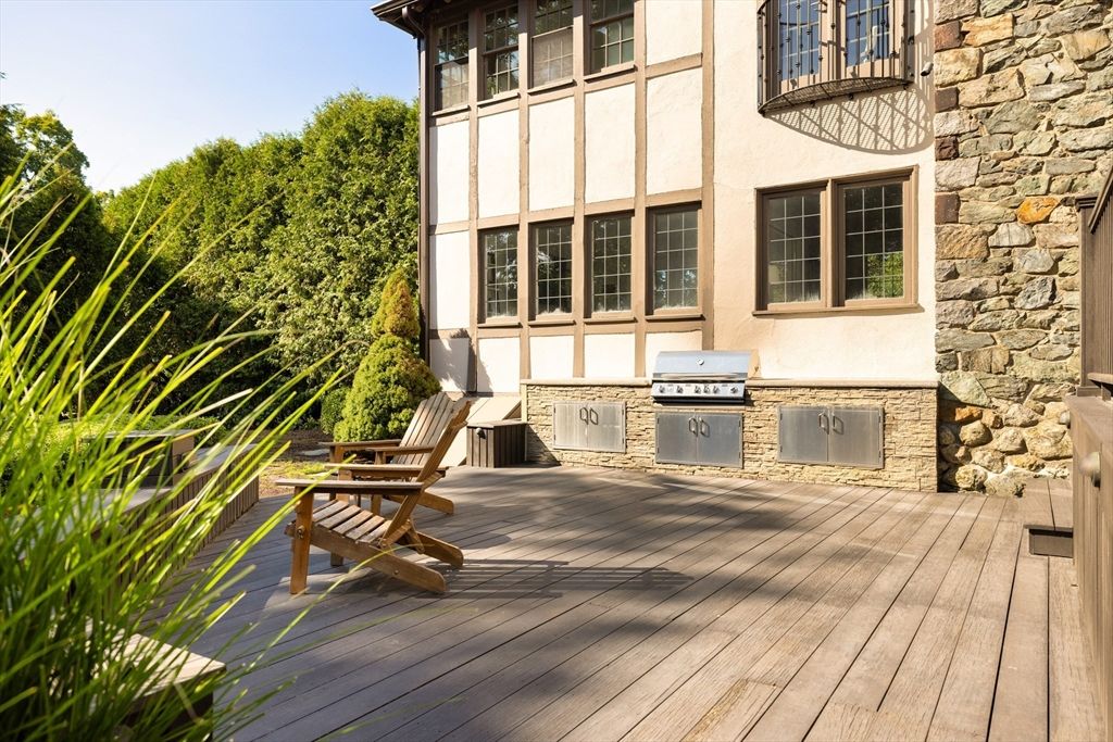Exterior, Outdoor Kitchen