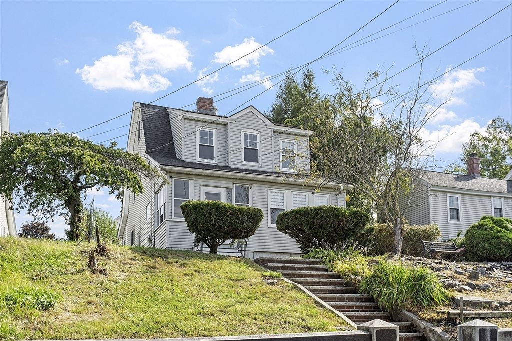 Exterior, Facade, Cape Cod