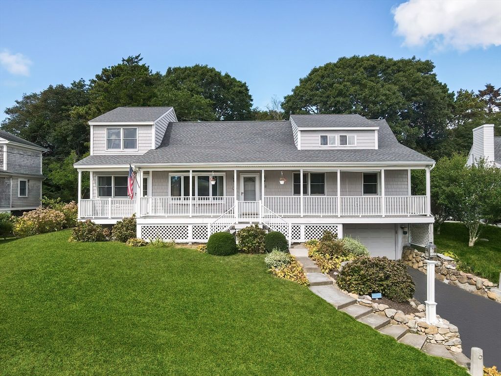 Exterior, Facade, American Foursquare