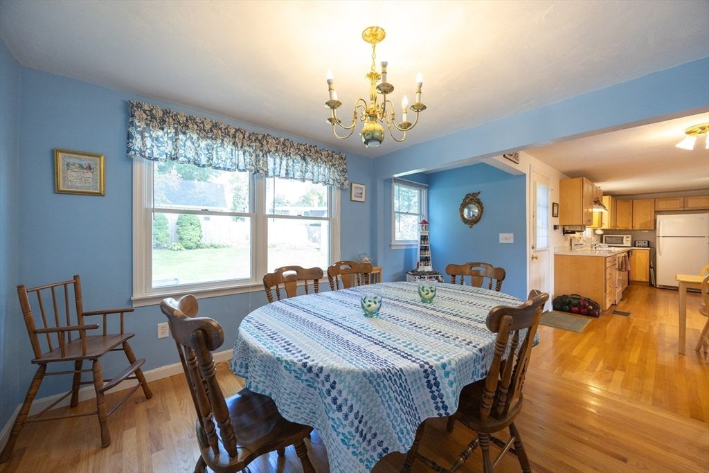 Chandelier, Dining room, Interior, Kitchen, Wood Texture Flooring