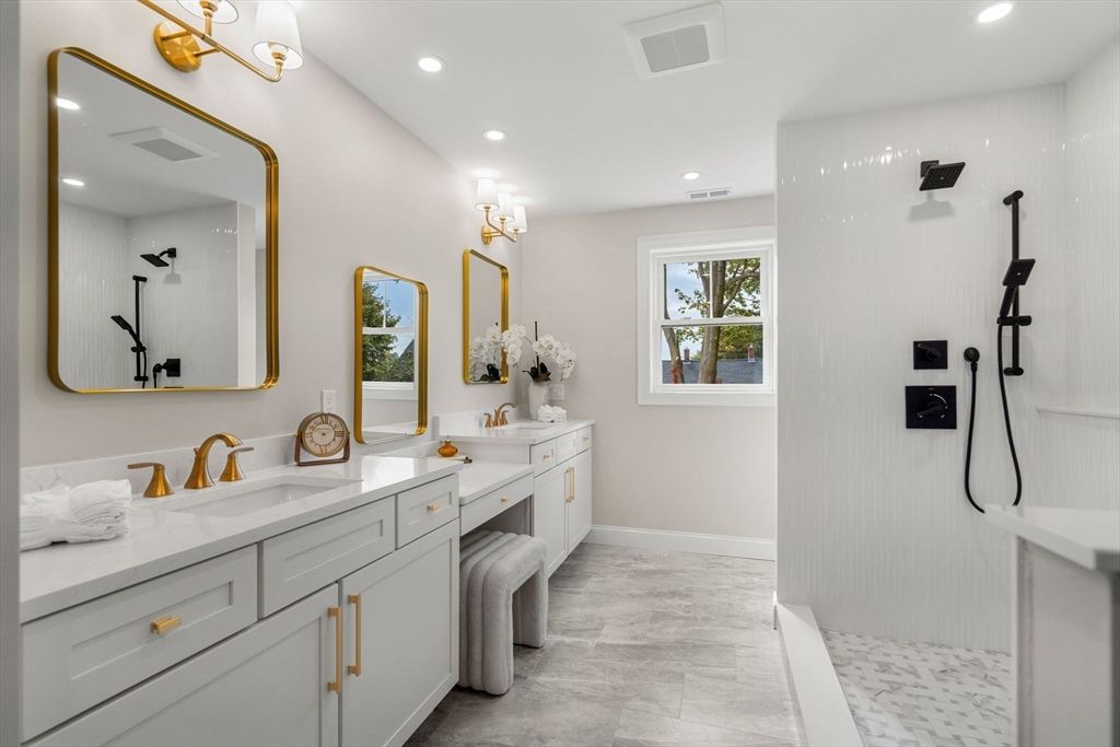 Bathroom, Dual Sink Vanities, Interior, Recessed Lighting
