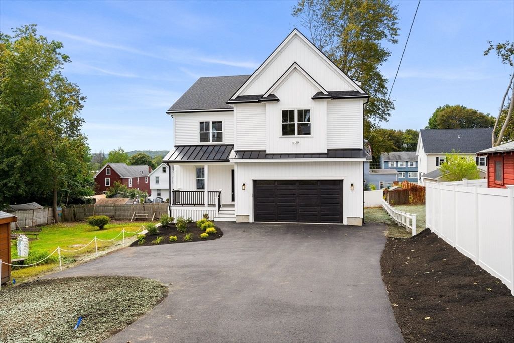 Attached, Exterior, Facade, Farmhouse