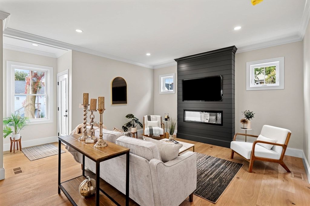 Interior, Living room, Recessed Lighting, Wood Texture Flooring