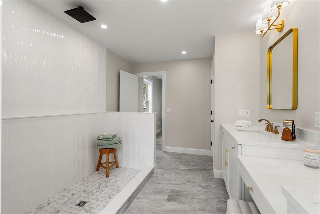 Bathroom, Interior, Recessed Lighting