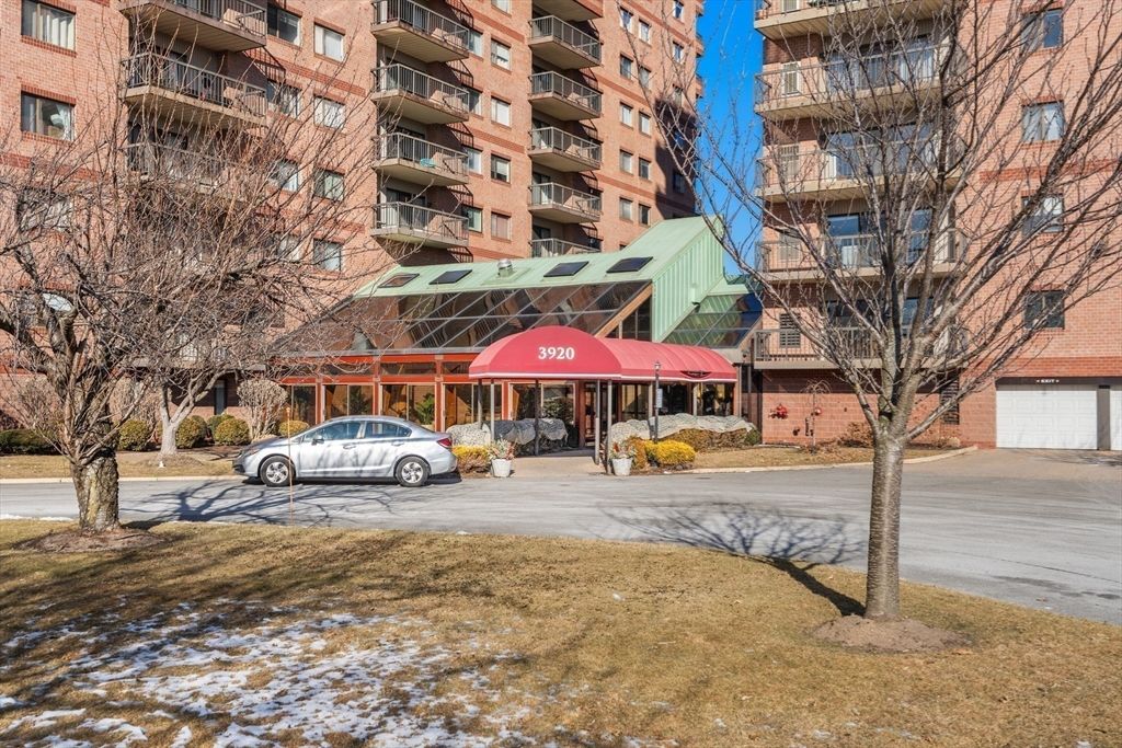 Exterior, Facade, Condo Building