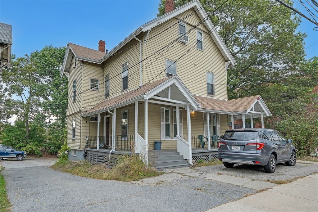 Exterior, Facade, Queen Anne Victorian