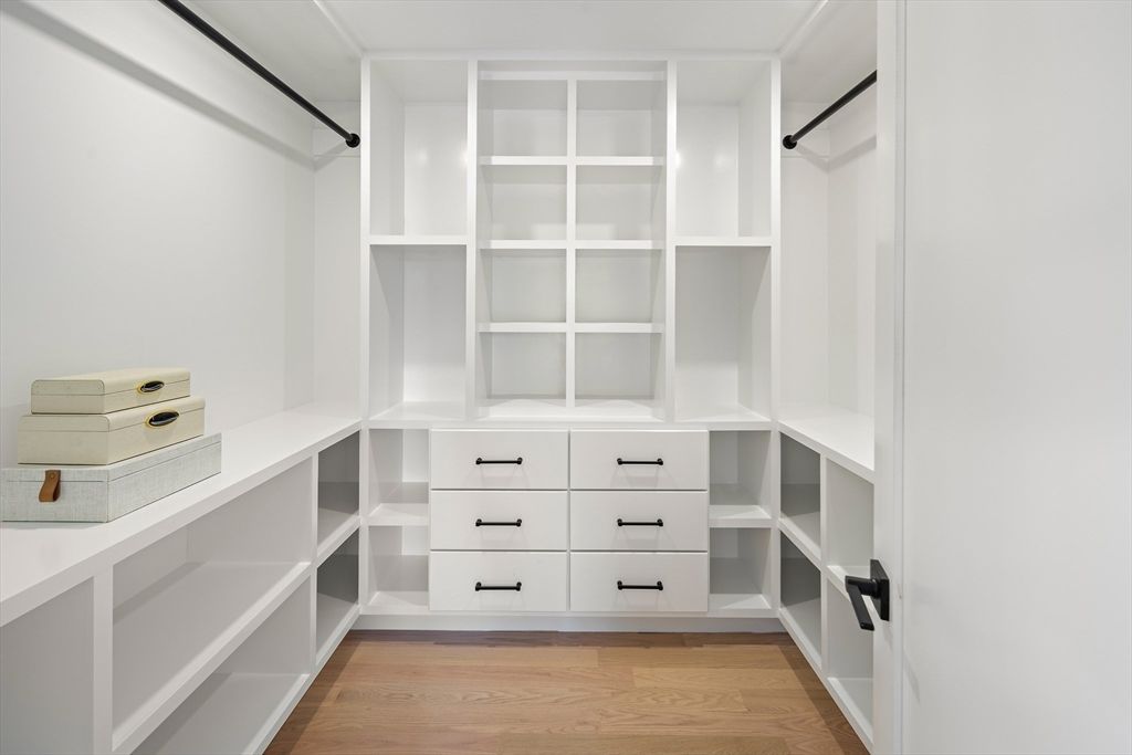 Interior, Walk-in Closets, Wood Texture Flooring