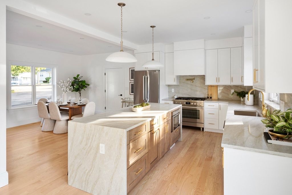 Dining room, Interior, Kitchen, Pendant Lights, Recessed Lighting, Stainless Steel Appliances, Wood Texture Flooring
