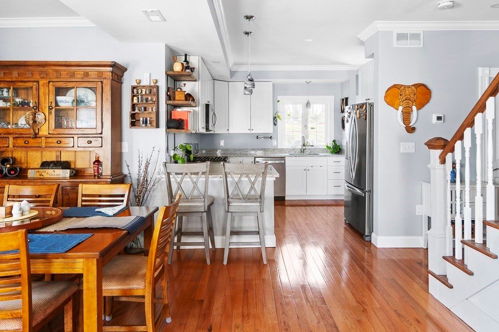 Dining room, Interior, Kitchen, Recessed Lighting, Wood Texture Flooring