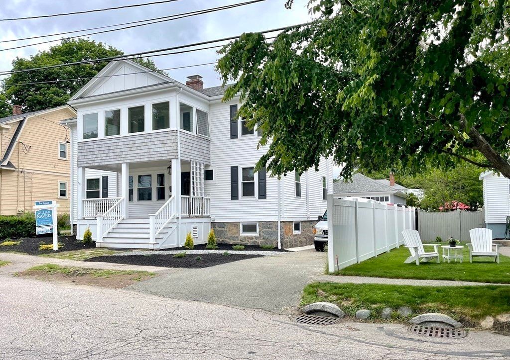 Exterior, Facade, Queen Anne Victorian
