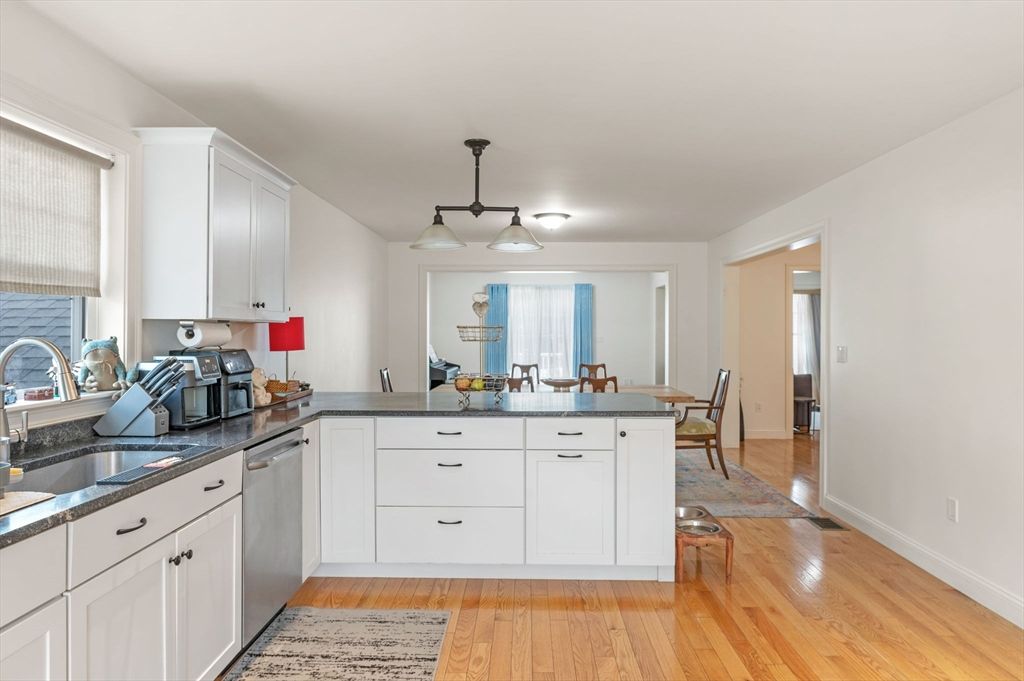 Dining room, Interior, Kitchen, Pendant Lights, Wood Texture Flooring
