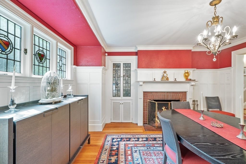 Chandelier, Dining room, Fireplace, Interior, Wood Texture Flooring