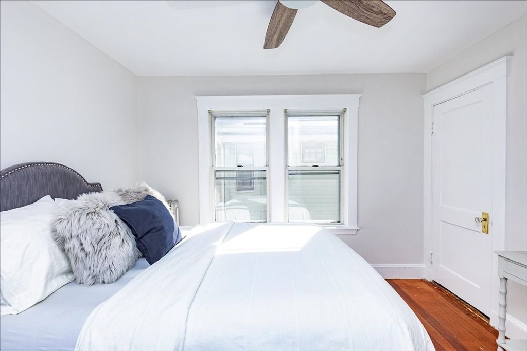 Bedroom, Interior, Water, Wood Texture Flooring