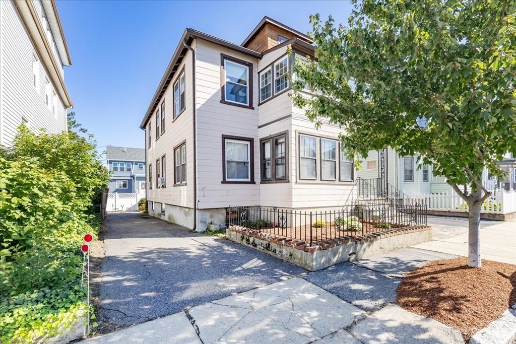 Exterior, Facade, Queen Anne Victorian