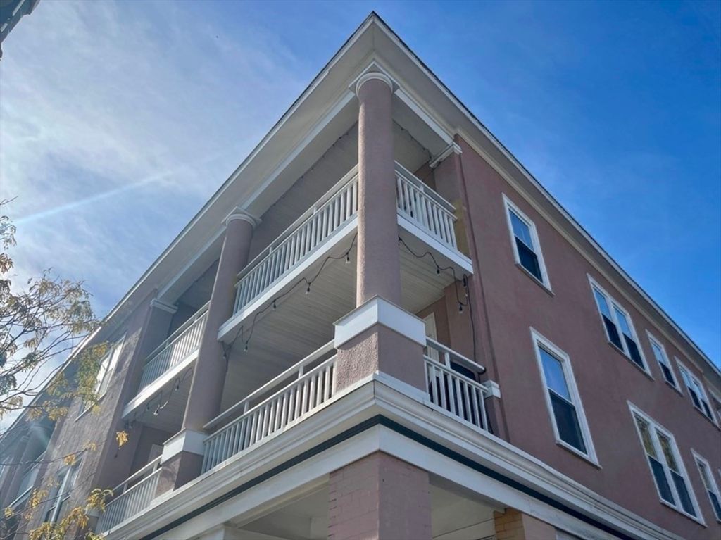 Exterior, Facade, None