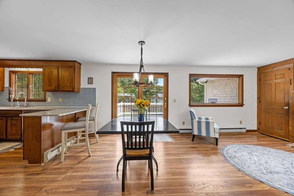 Dining room, Interior, Kitchen, Pendant Lights, Wood Texture Flooring