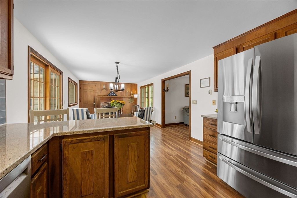 Chandelier, Dining room, Interior, Kitchen, Pendant Lights, Wood Texture Flooring
