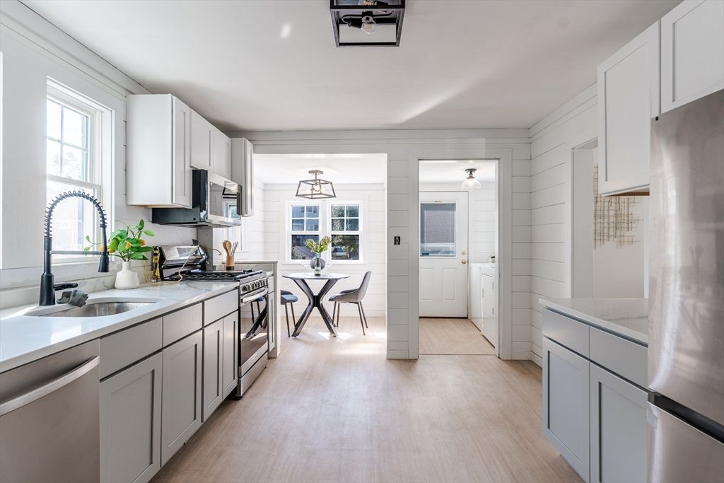 Dining room, Interior, Kitchen, Stainless Steel Appliances, Wood Texture Flooring