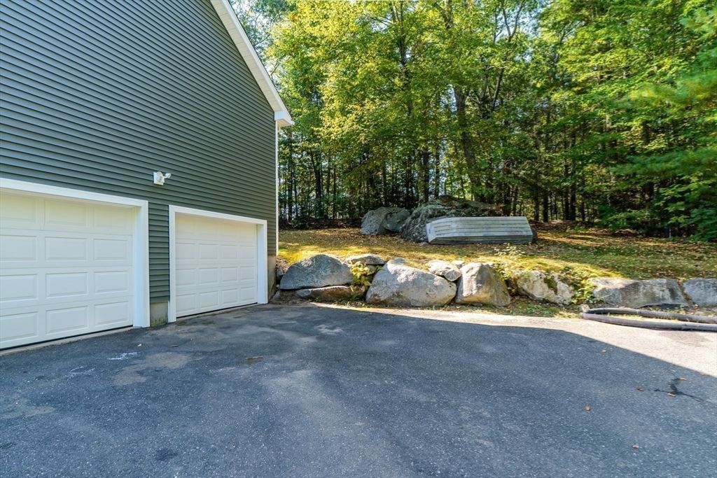 Detached Garage, Exterior