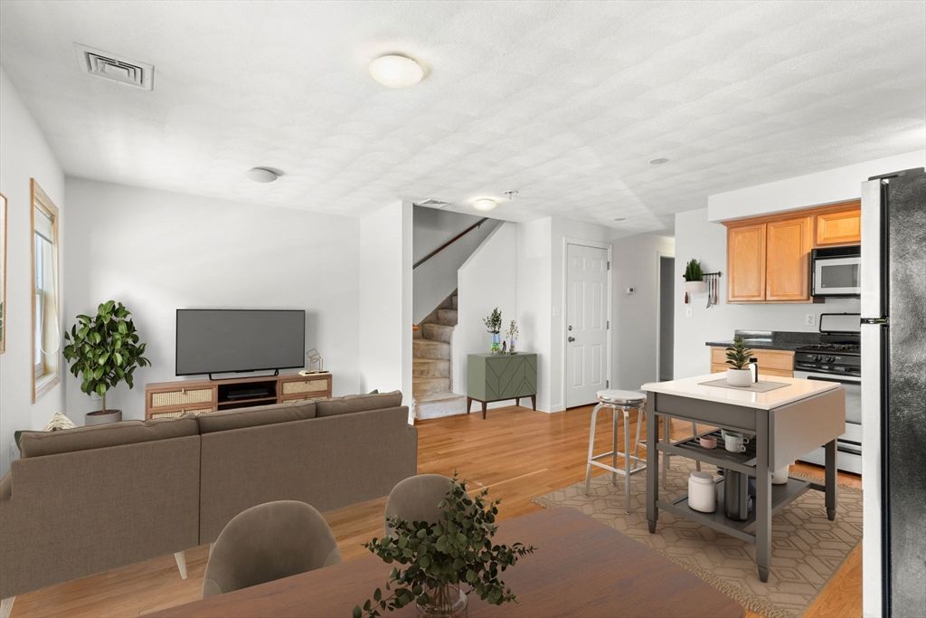 Dining room, Interior, Kitchen, Living room, Recessed Lighting, Wood Texture Flooring