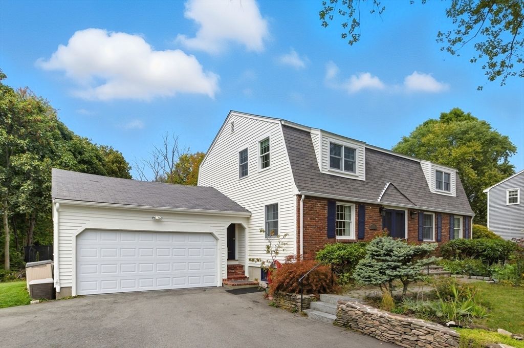 Attached, Exterior, Facade, Brick Facade, Cape Cod