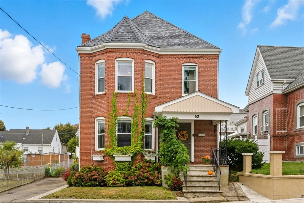 Exterior, Facade, Brick Facade, Queen Anne Victorian