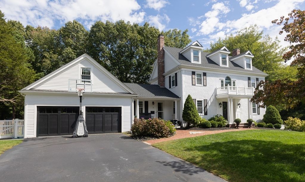 Attached, Exterior, Facade, Farmhouse