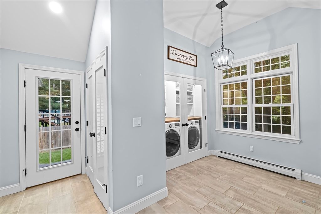 Interior, Pendant Lights, Recessed Lighting, Washer, Wood Texture Flooring