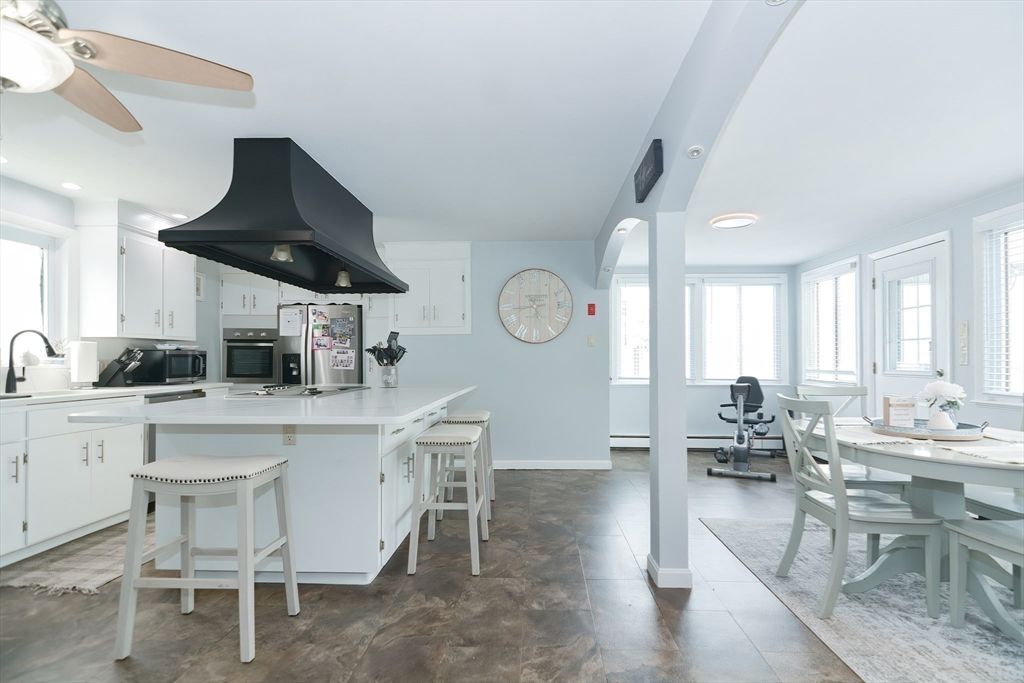 Dining room, Interior, Kitchen, Recessed Lighting, Stainless Steel Appliances