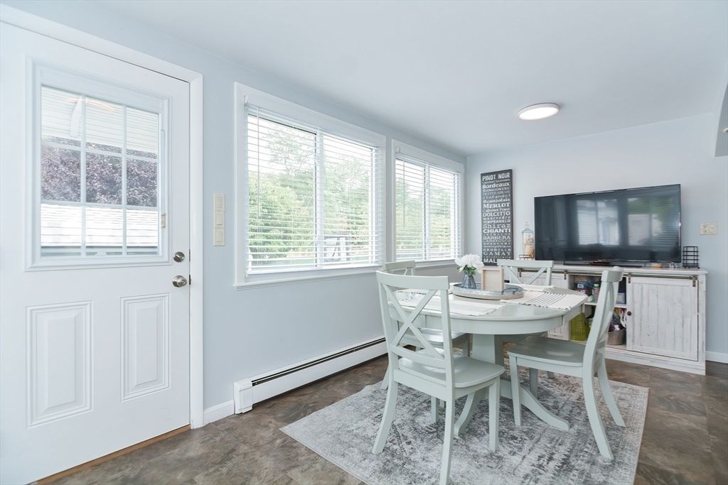 Dining room, Interior, Recessed Lighting