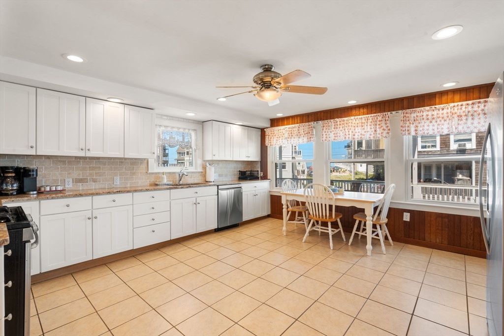 Dining room, Interior, Kitchen, Recessed Lighting