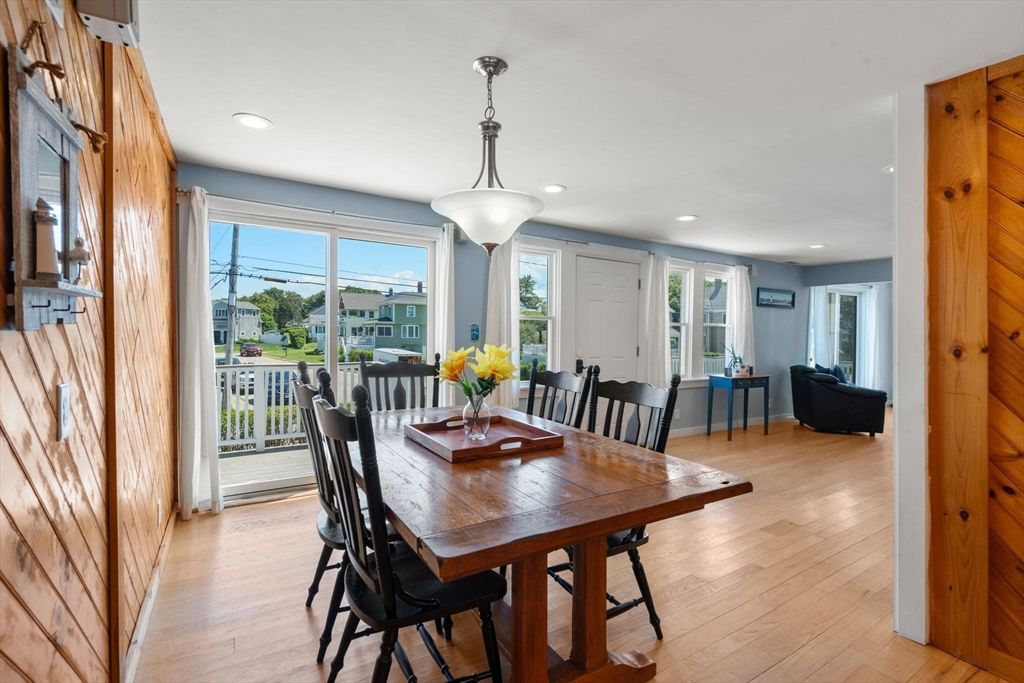 Dining room, Interior, Pendant Lights, Recessed Lighting, Wood Texture Flooring