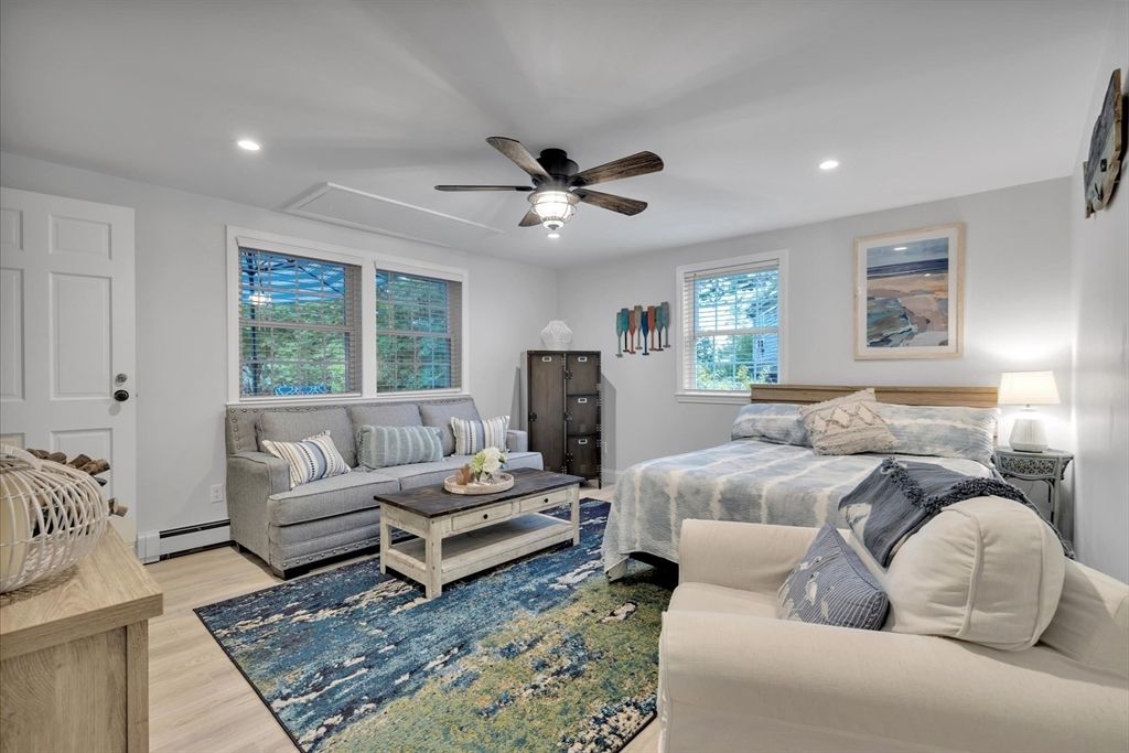Bedroom, Interior, Living room, Recessed Lighting, Wood Texture Flooring
