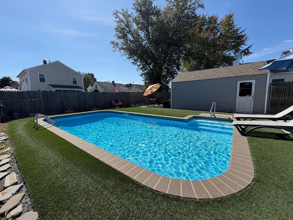 Exterior, Pool