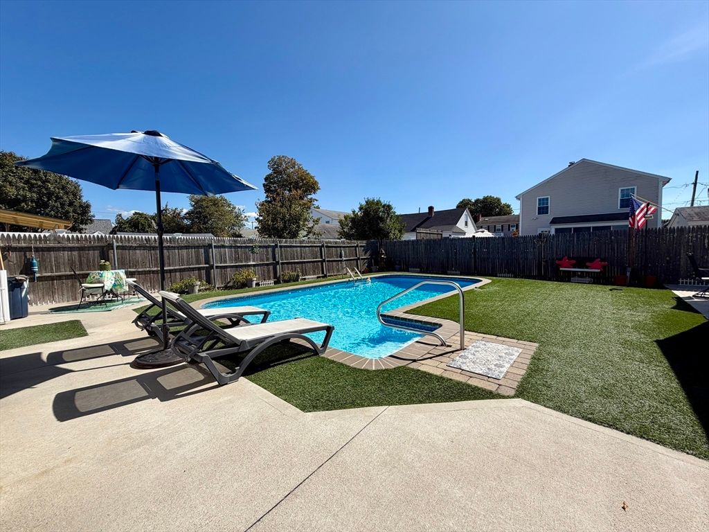 Exterior, Pool