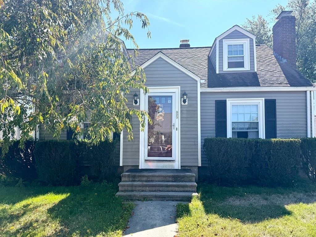 Exterior, Facade, Cape Cod