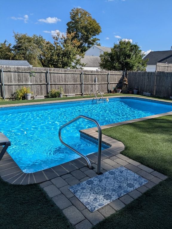 Exterior, Pool