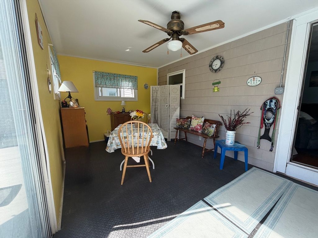 Dining room, Interior