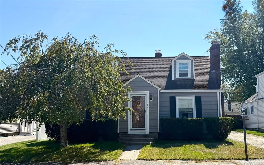 Exterior, Facade, Cape Cod