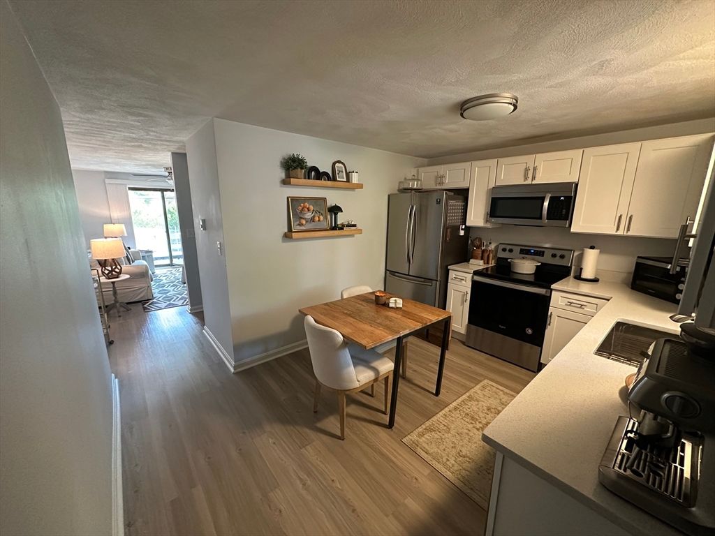 Dining room, Interior, Kitchen, Stainless Steel Appliances, Wood Texture Flooring