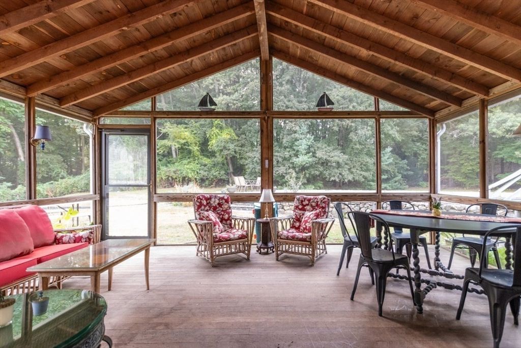 Dining room, Interior, Sun Room, Wooden Beams, Wooden Ceilings, Wood Texture Flooring